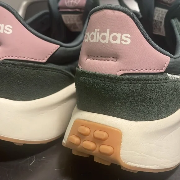 RARE ADIDAS FIND!!! LIKE NEW!!!Classic adidas driver style green with pink - Picture 14 of 15